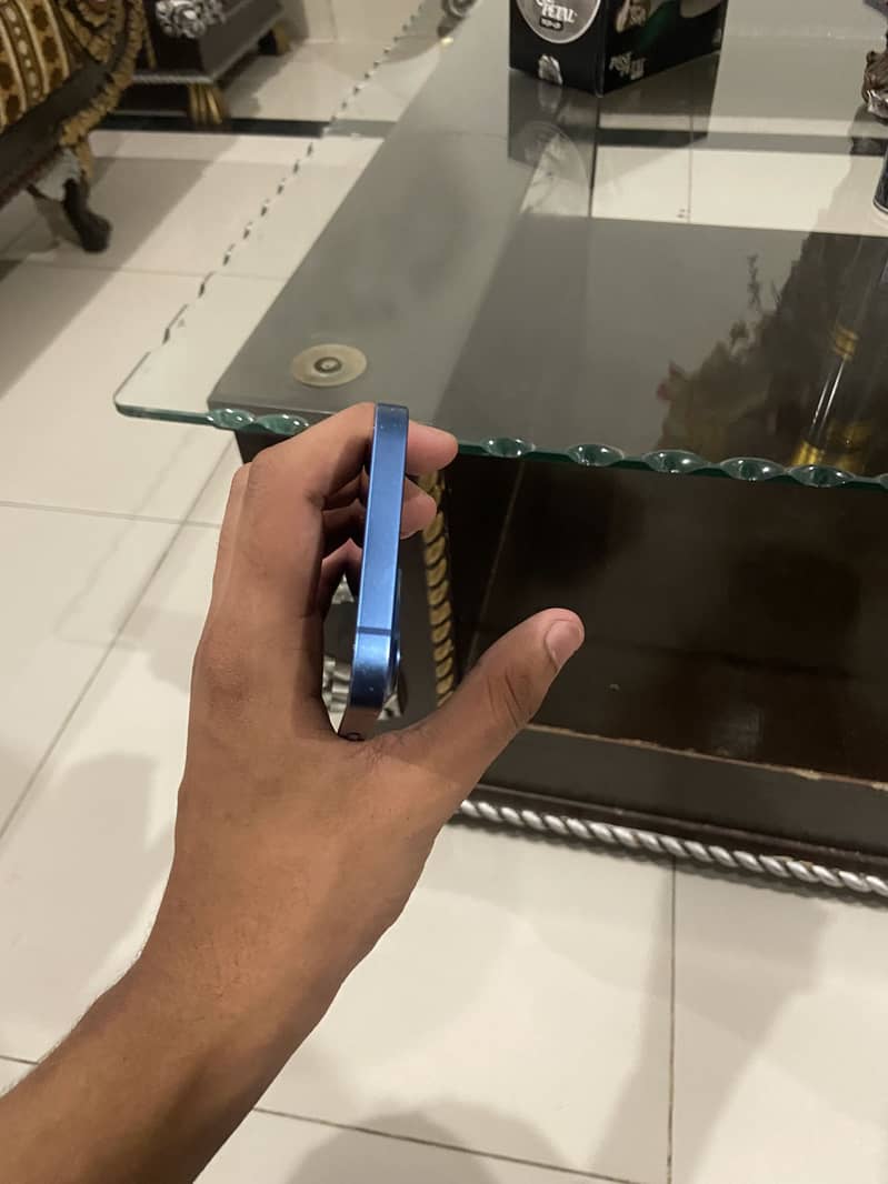 Apple iPhone 13 1