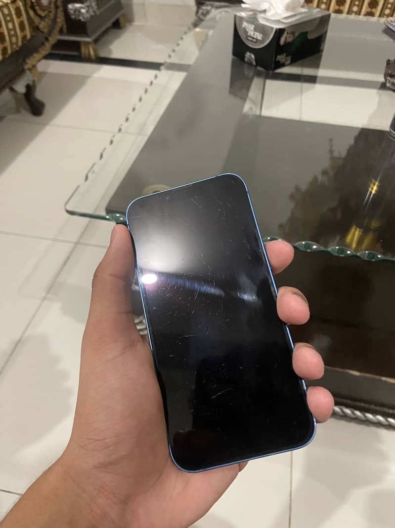 Apple iPhone 13 4