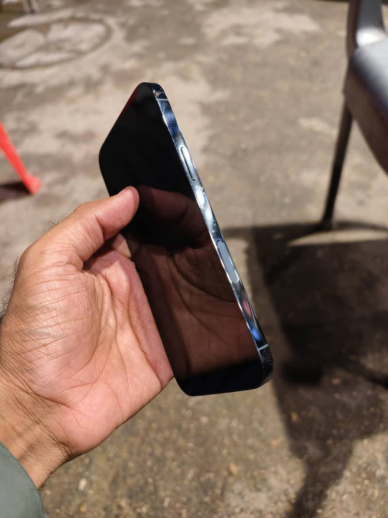 iPhone 13 Pro Max 4