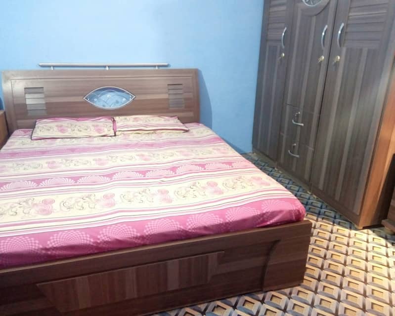 Bed and Dressing Table 0