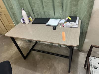 High Quality Custom Table & Boss Chair