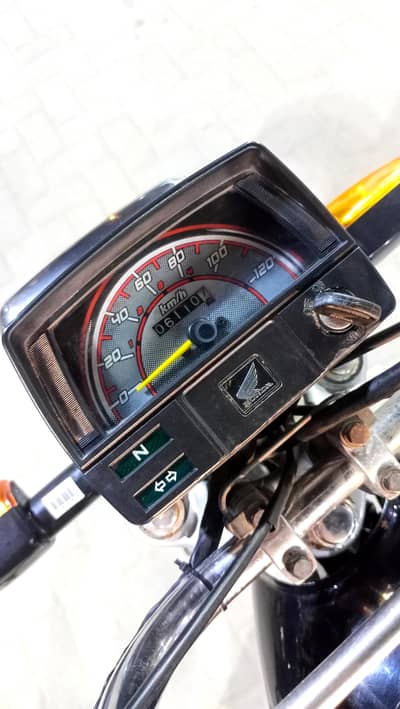 Honda CD-70 2007 model Hyderabad num 1st owner Genuine condition