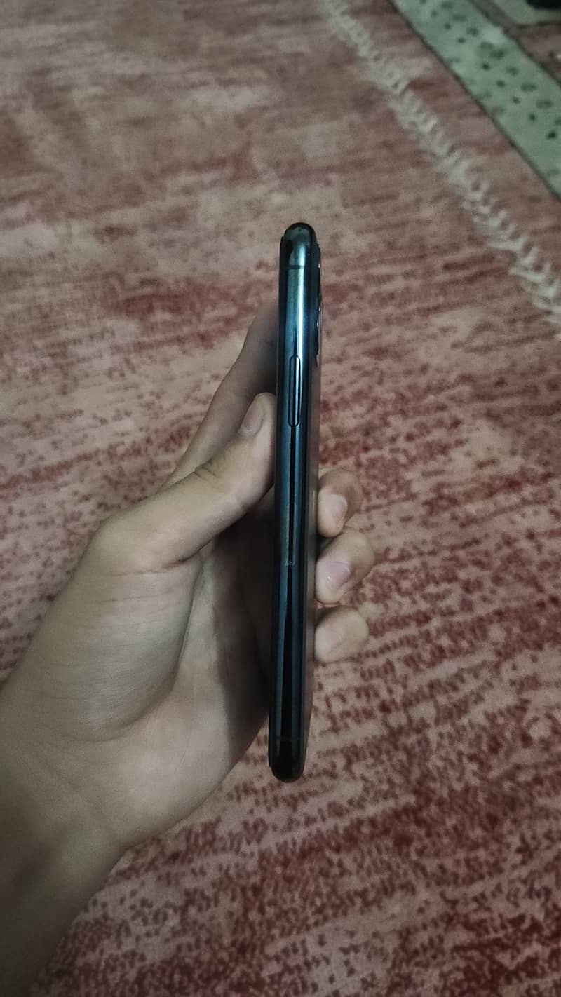 Apple iPhone 11 Pro 6