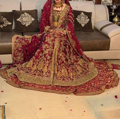 saloon ka liya female ki nead hai