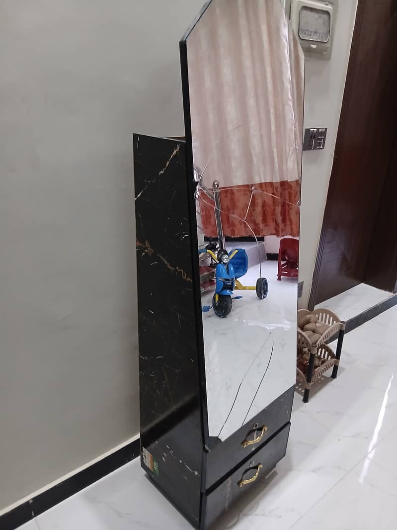 Dressing Table 0