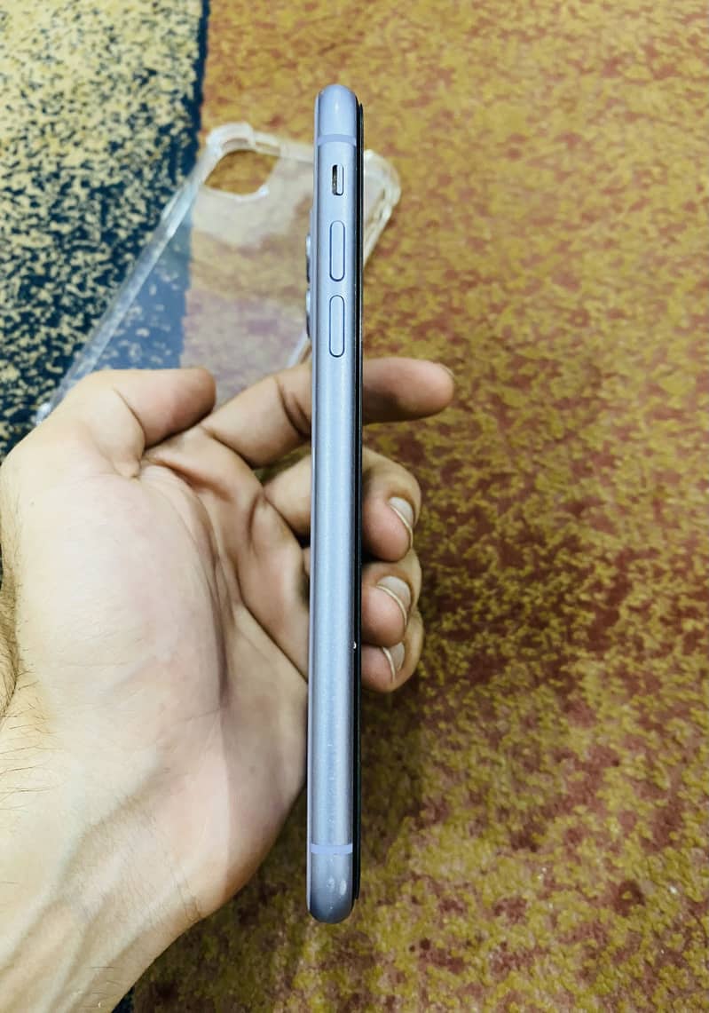 IPhone 11 4