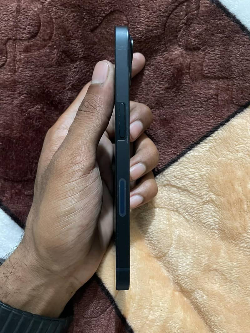 Apple iPhone 13 7