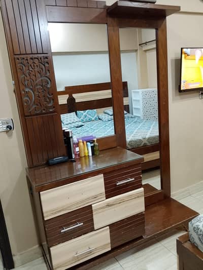 dressing and 2 side tables