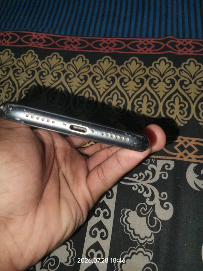 Apple iPhone 11 3