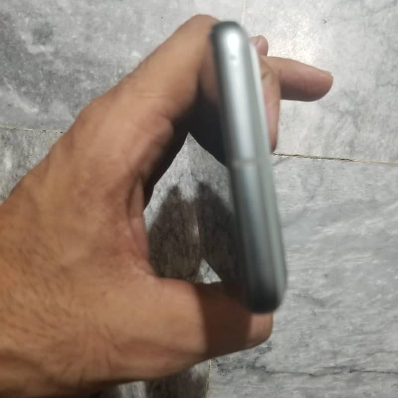 Google Pixel 8 4