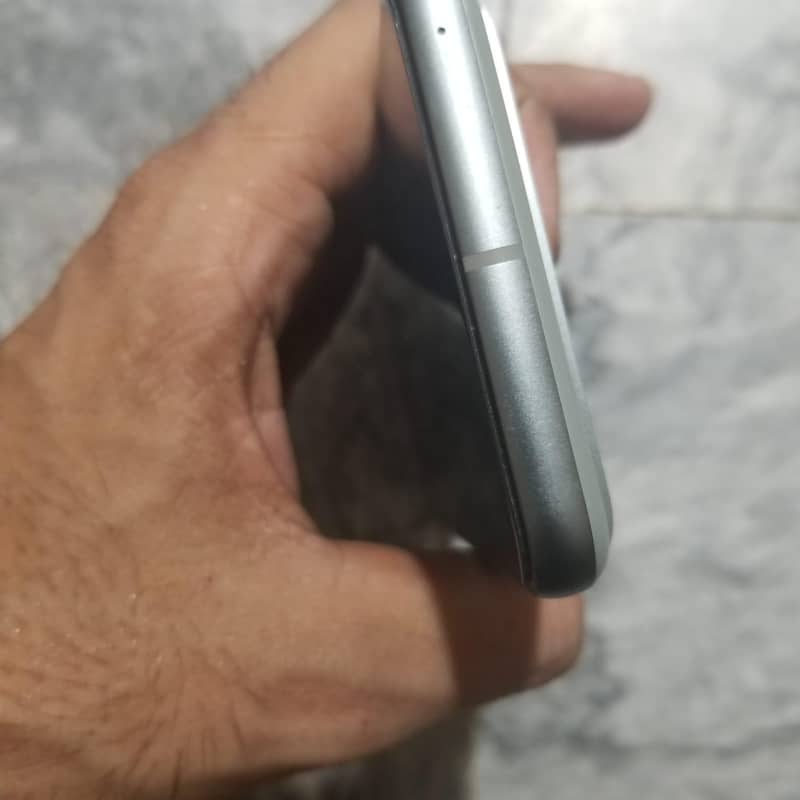 Google Pixel 8 6
