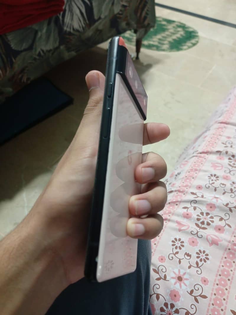 Google Pixel 6 4