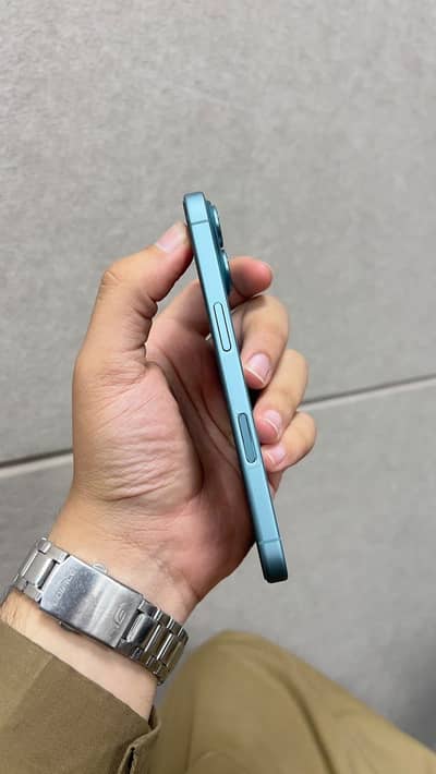 Apple iPhone 16