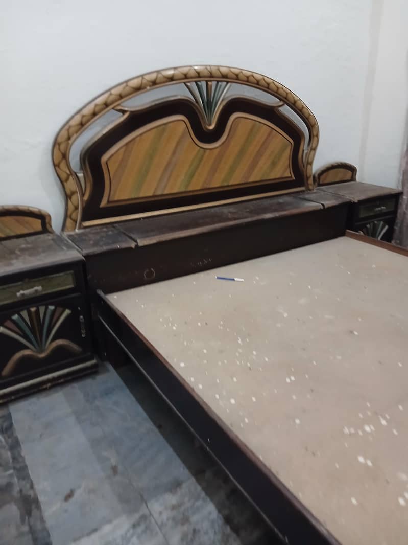 king Bed 0