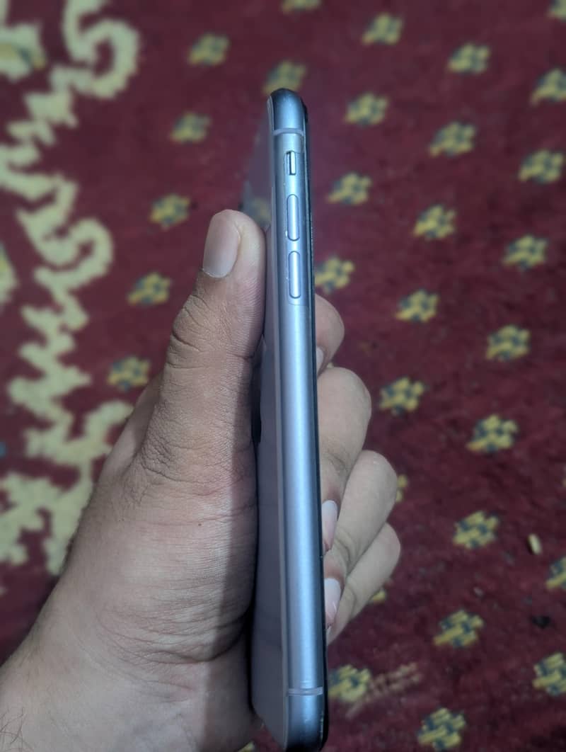 Apple iPhone 11 3