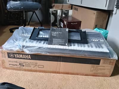 YAMAHA PSR S670 COMPLETE SAMAN WITH BOX
