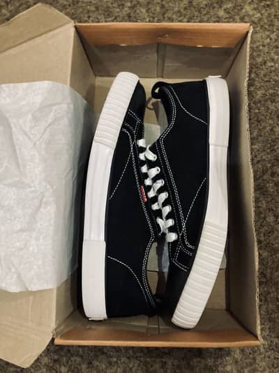 Levi’s black canvas sneakers