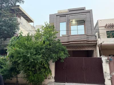 10-Marla Beautiful House For Sale