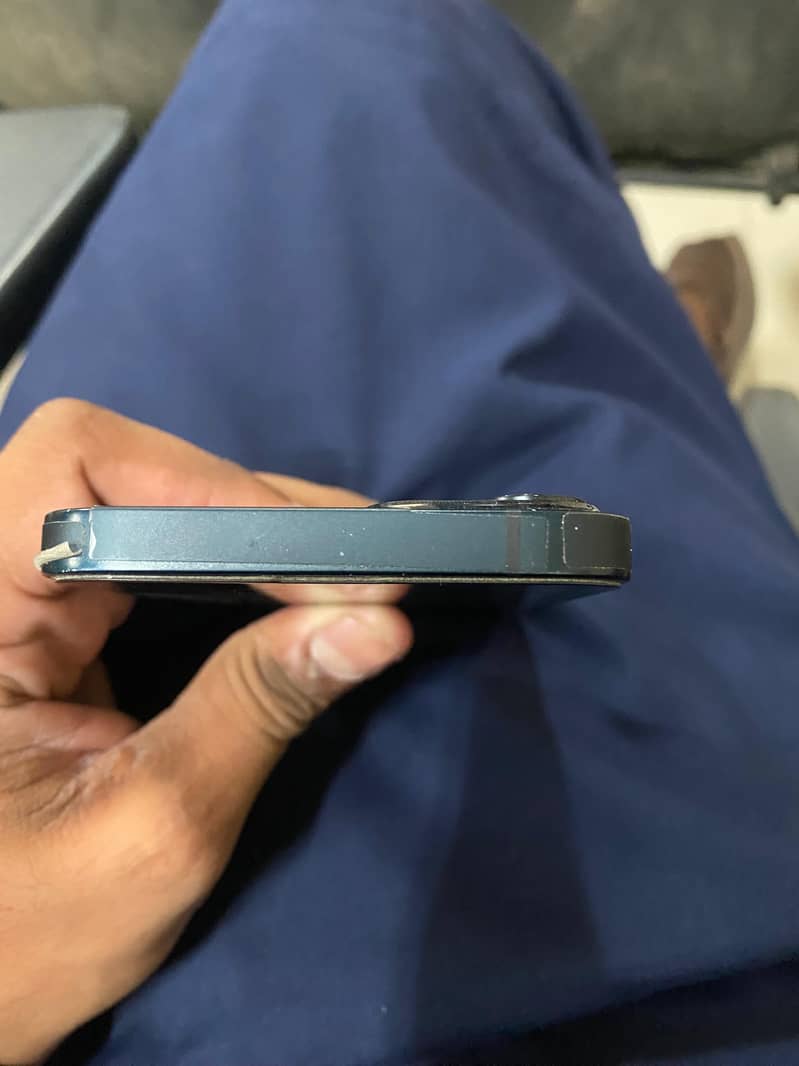 Apple iPhone 13 2