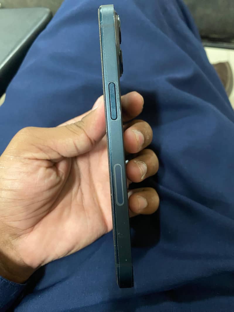 Apple iPhone 13 5
