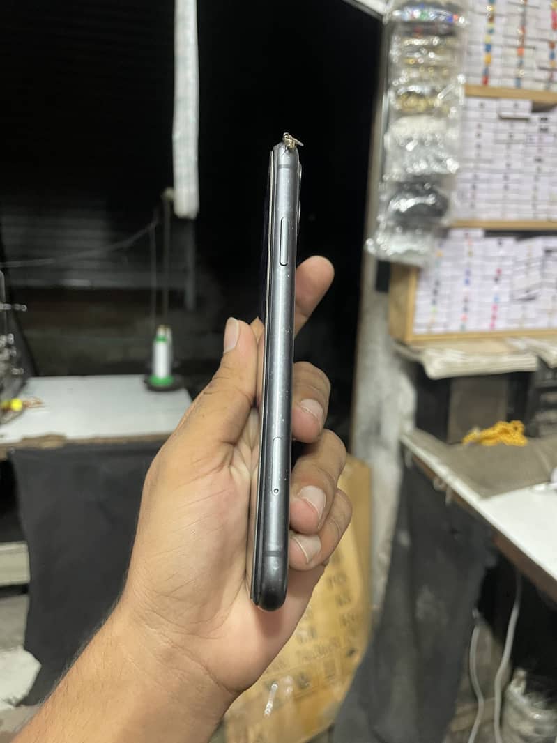 Apple iPhone 11 3