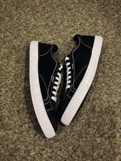 Levi's Black Canvas Sneakers | UK 8.5 / EUR 43