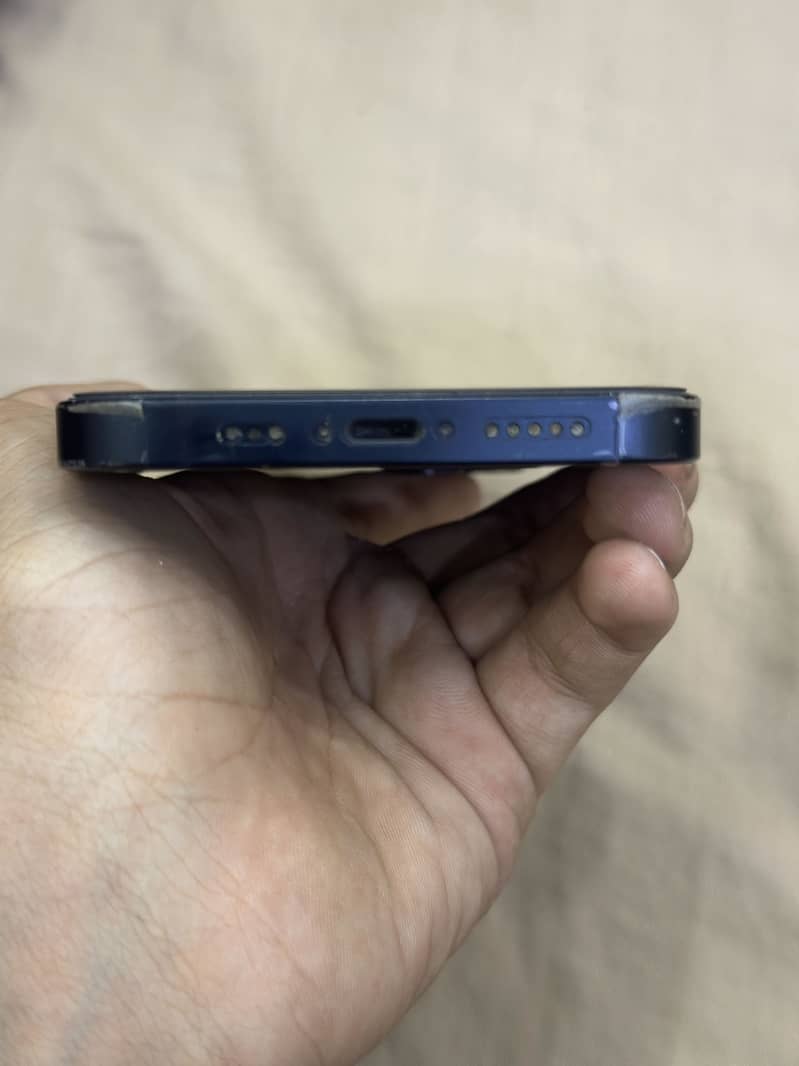 iPhone 13 4