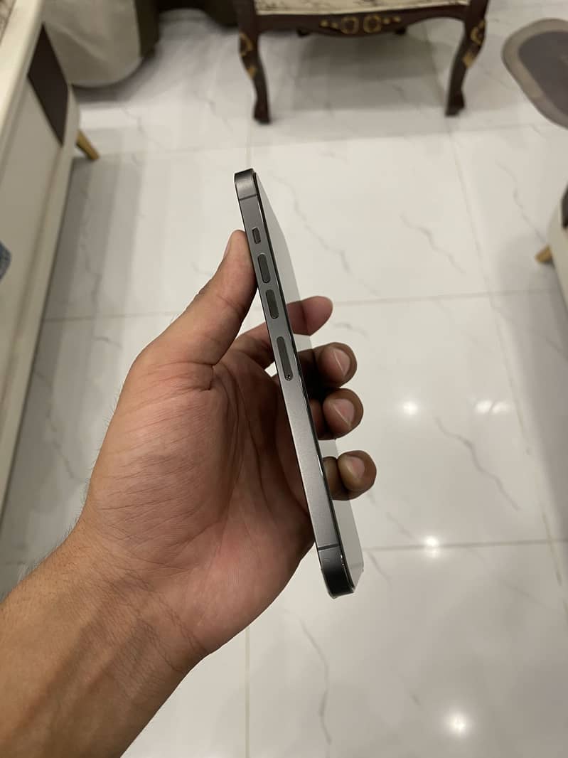 Apple iPhone 13 Pro Max 2