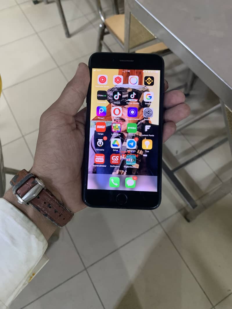 Apple iPhone 7 Plus 6