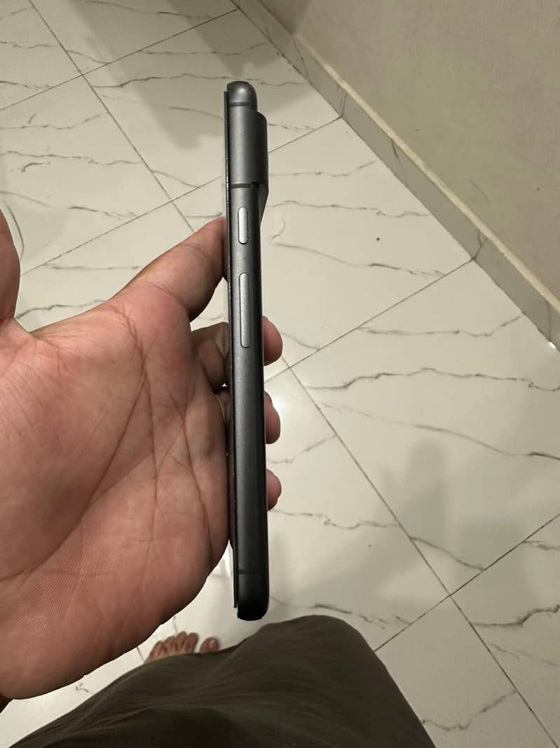 Google Pixel 8 4