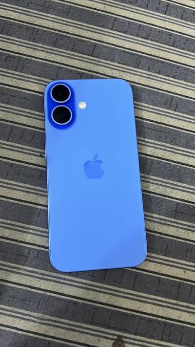Apple iPhone 16