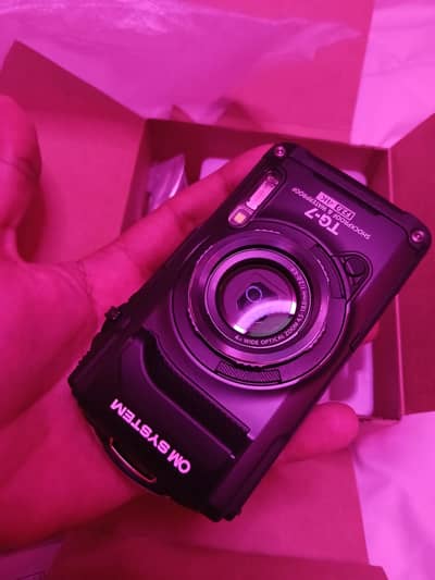 TG-7 SHOCKPROOF & WATERPROOF F2.0 4K