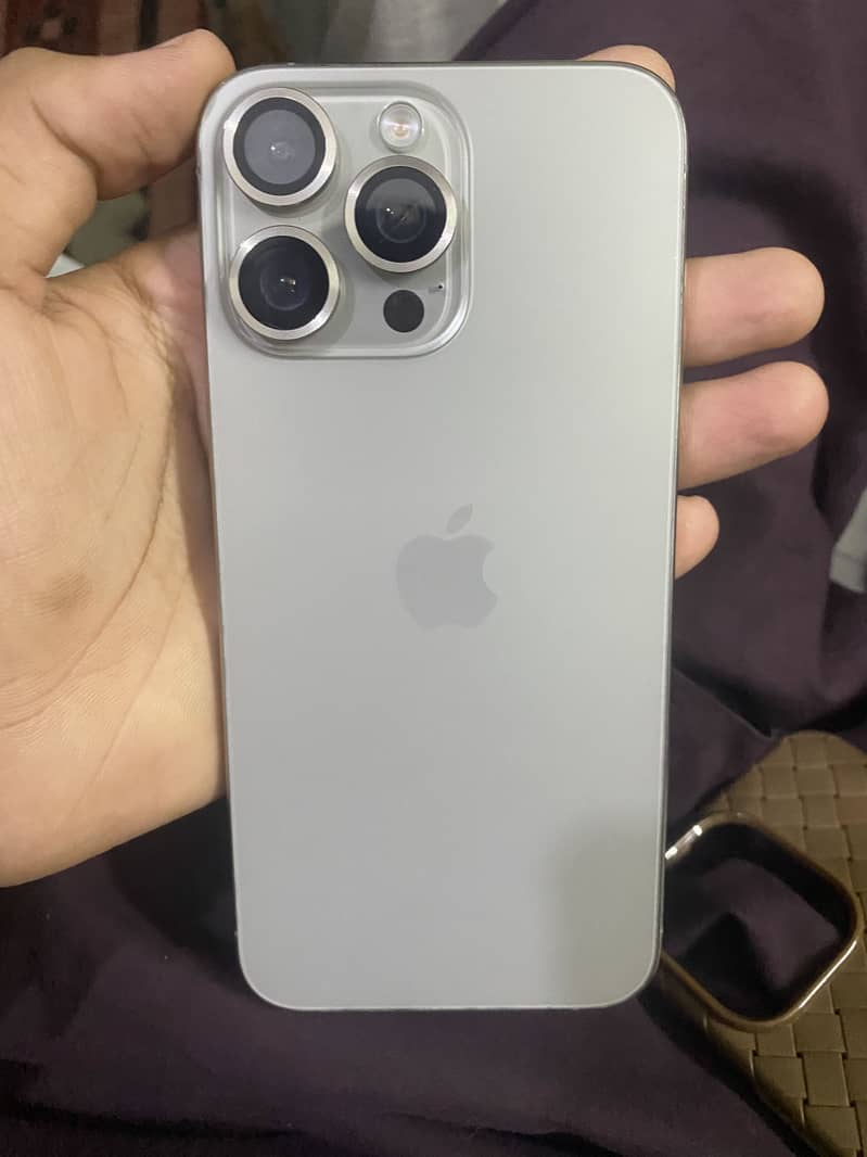 Apple iPhone 15 Pro Max 2