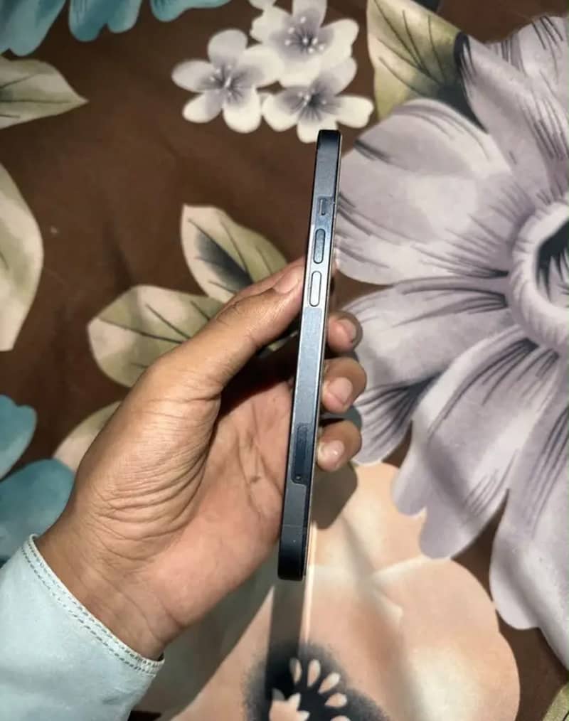 Apple iPhone 13 1