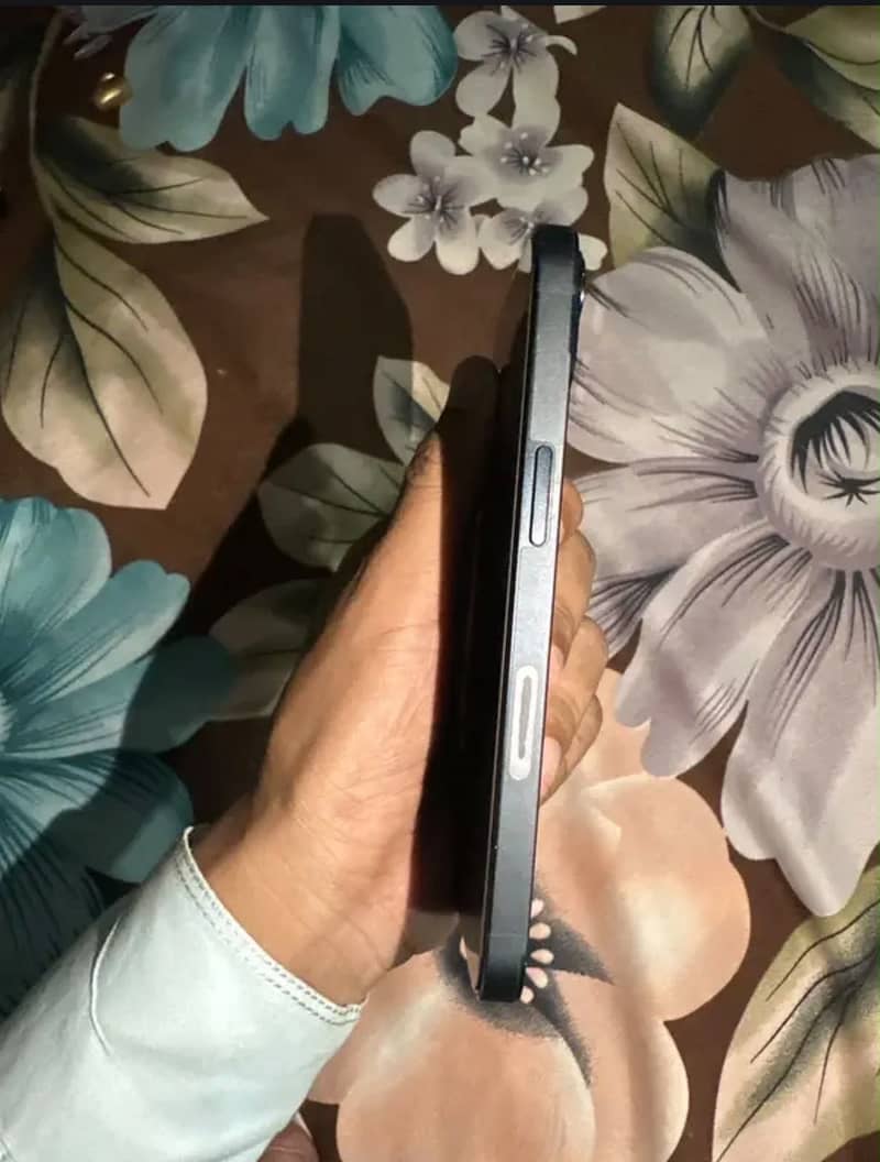 Apple iPhone 13 3