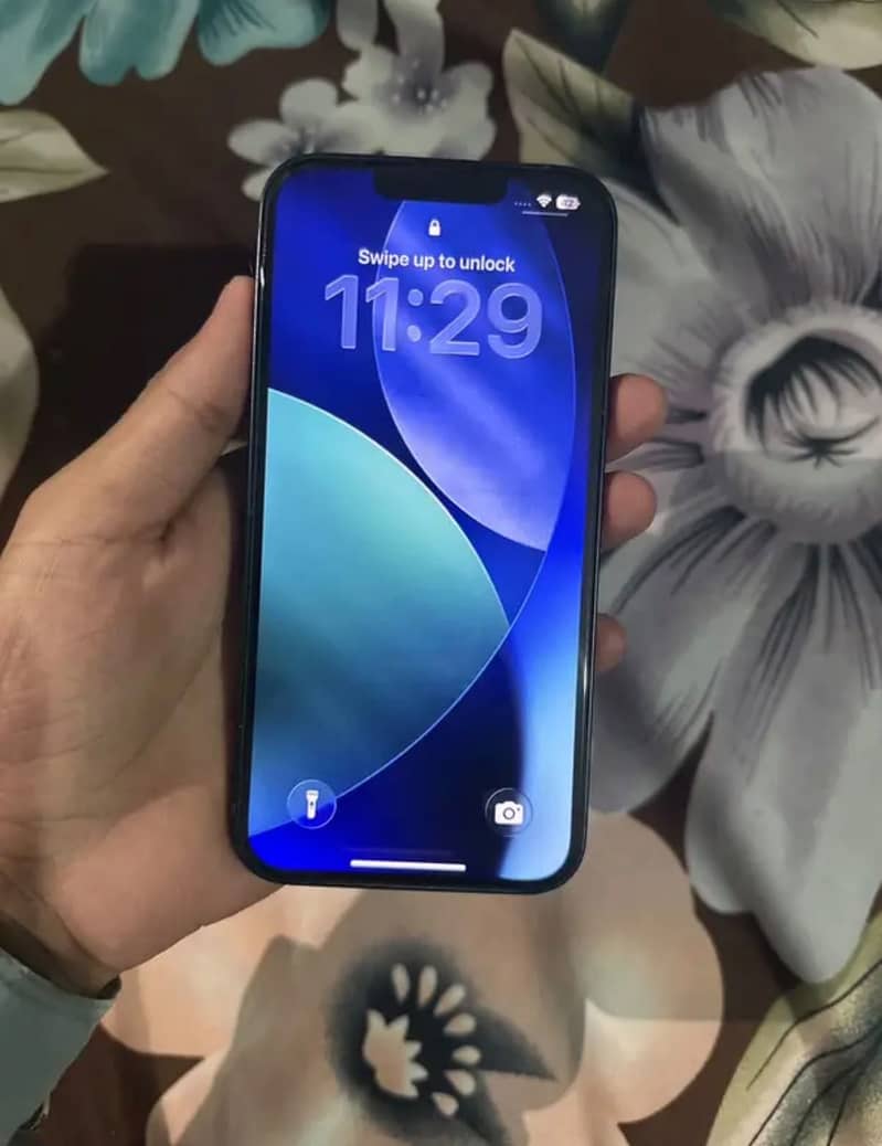 Apple iPhone 13 4