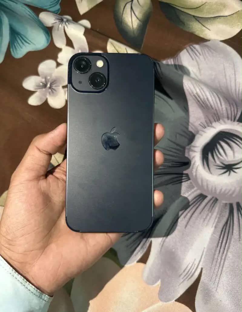 Apple iPhone 13 5