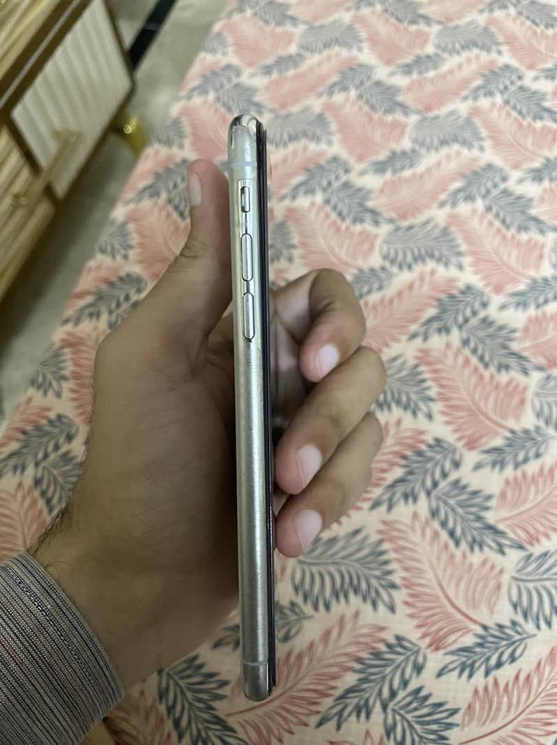 Apple iPhone X 5