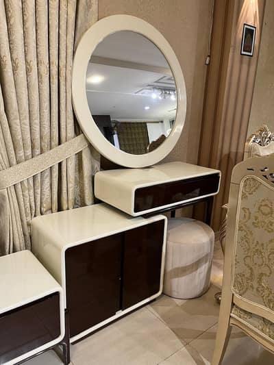 Modern luxurious Bed by Brasnz Furniture