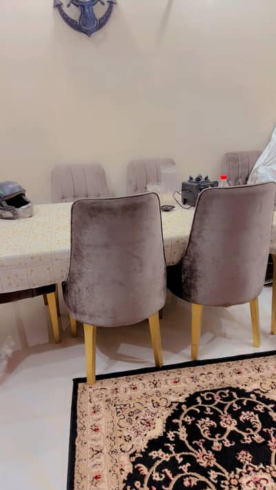 dining table poshish chairs