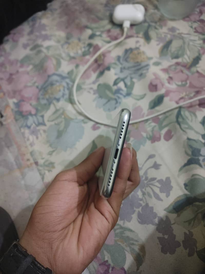 Apple iPhone X 3