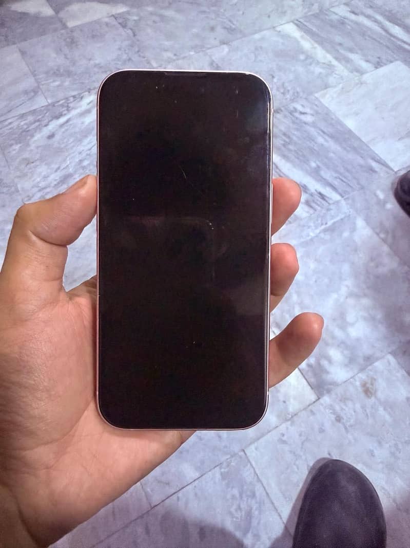 iPhone 15 4
