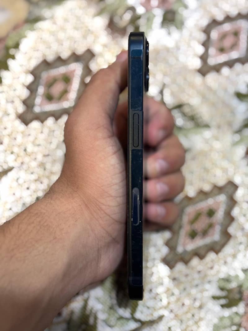 Apple iPhone 13 1