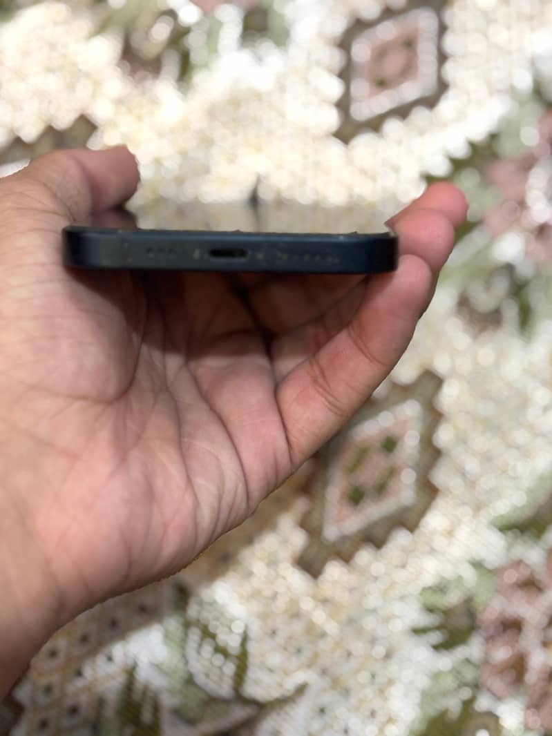 Apple iPhone 13 2