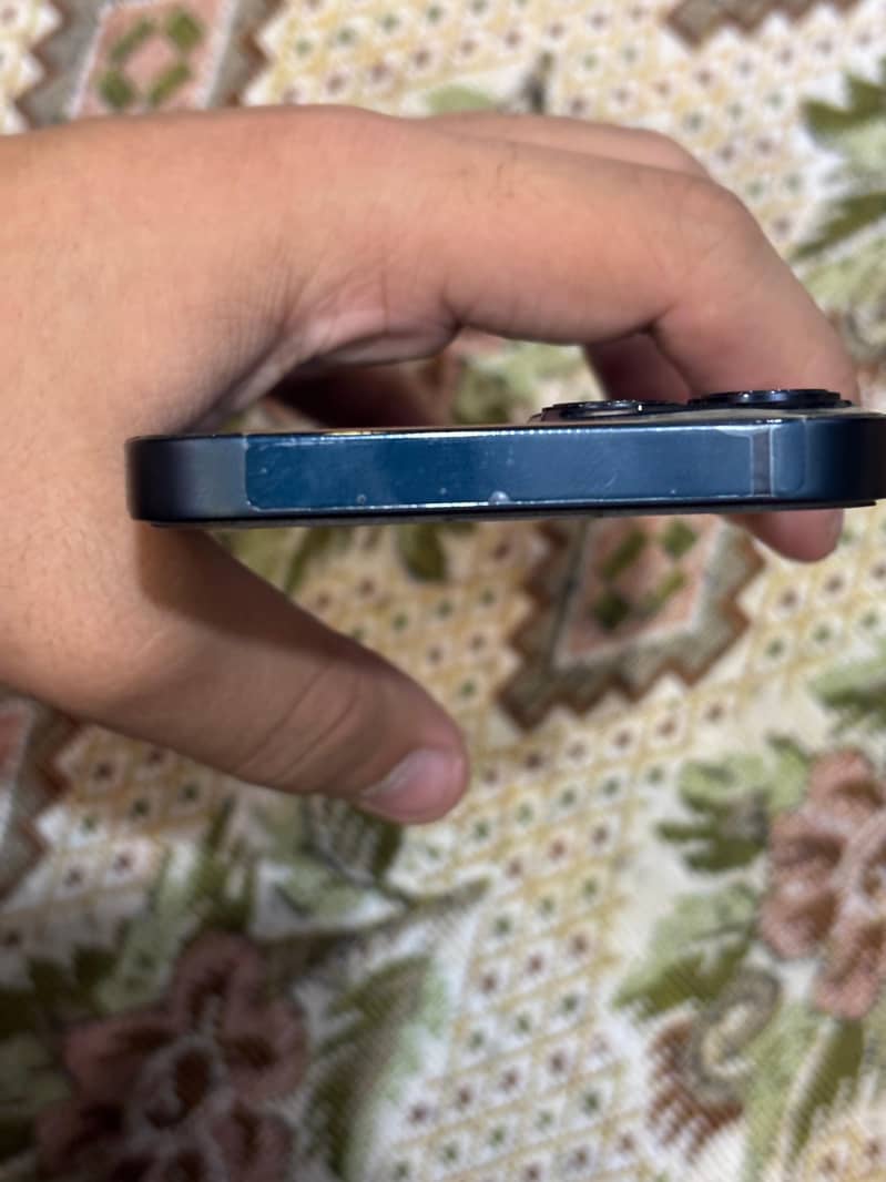 Apple iPhone 13 3