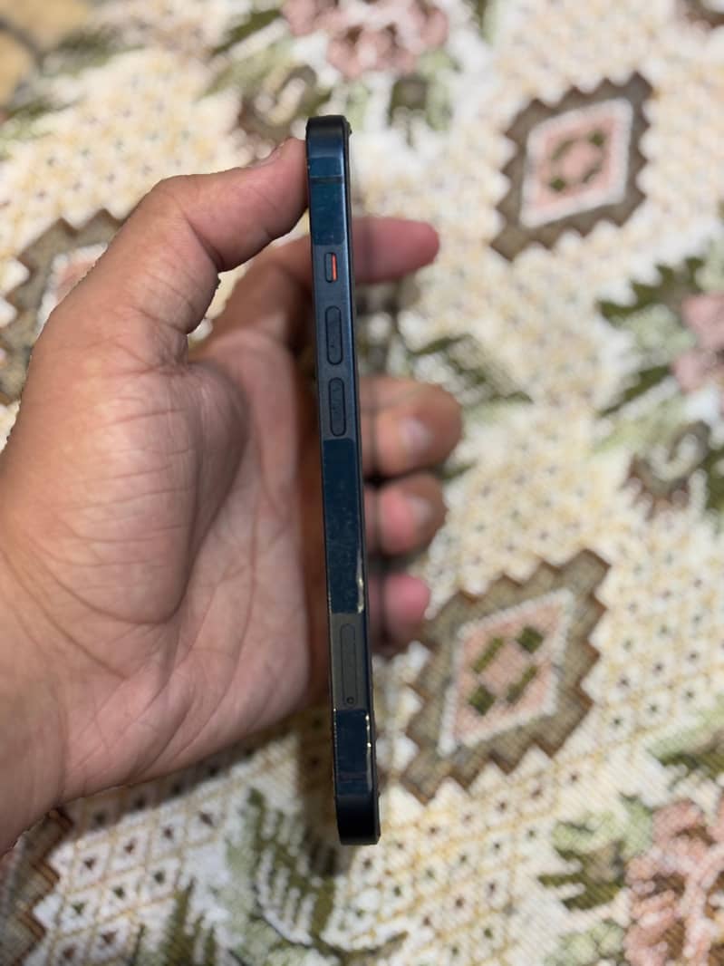Apple iPhone 13 4