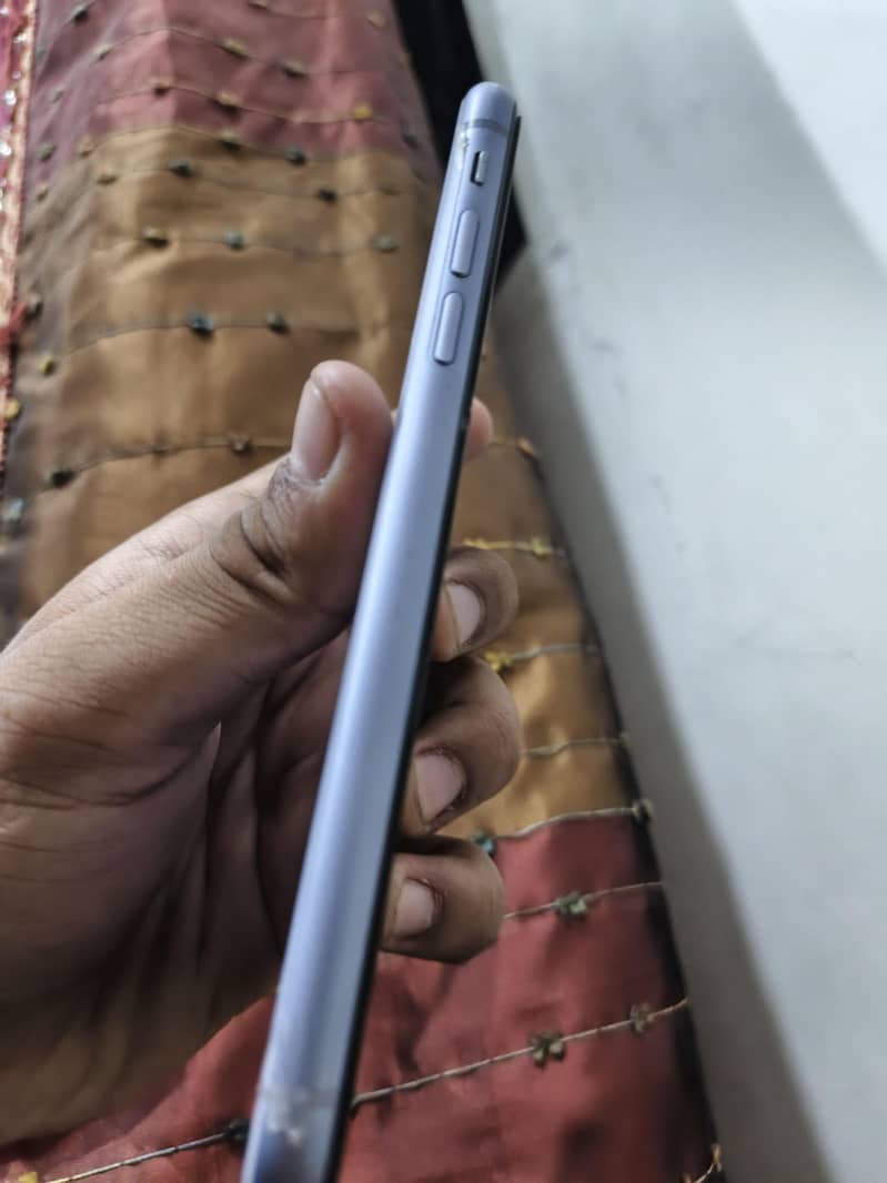 Apple iPhone 11 3