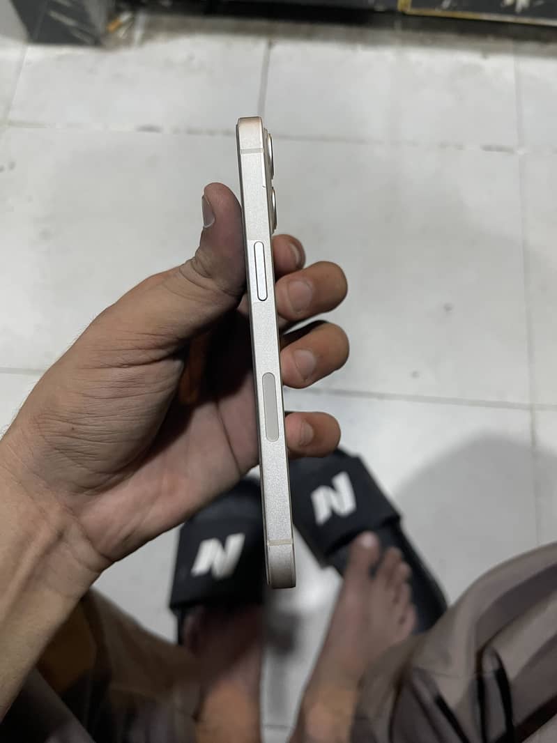 Apple iPhone 13 0