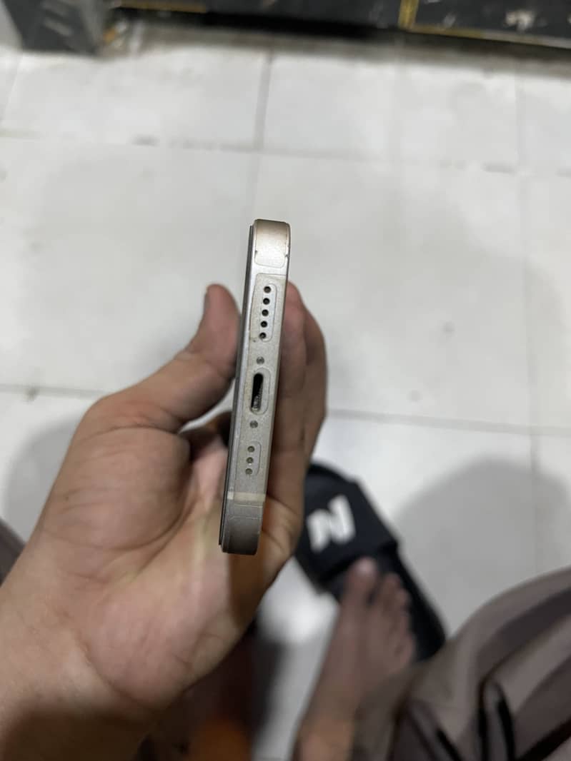 Apple iPhone 13 2