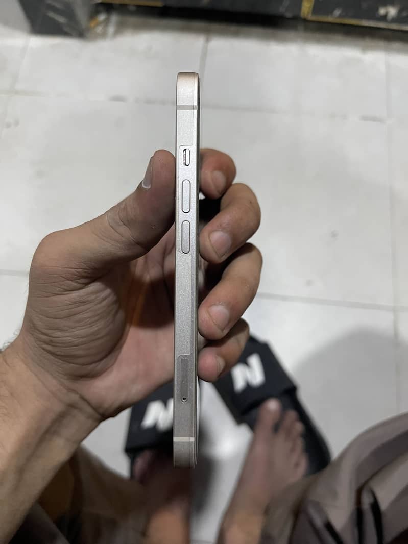 Apple iPhone 13 4